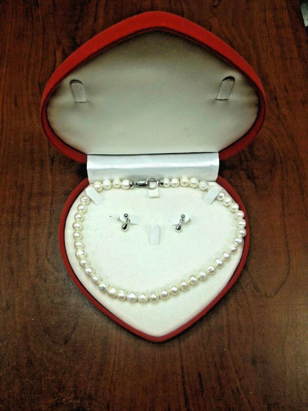r150 Beautiful Pearl Necklace with Silvertone Earrings Comes with Red Heart Shaped Gift Box