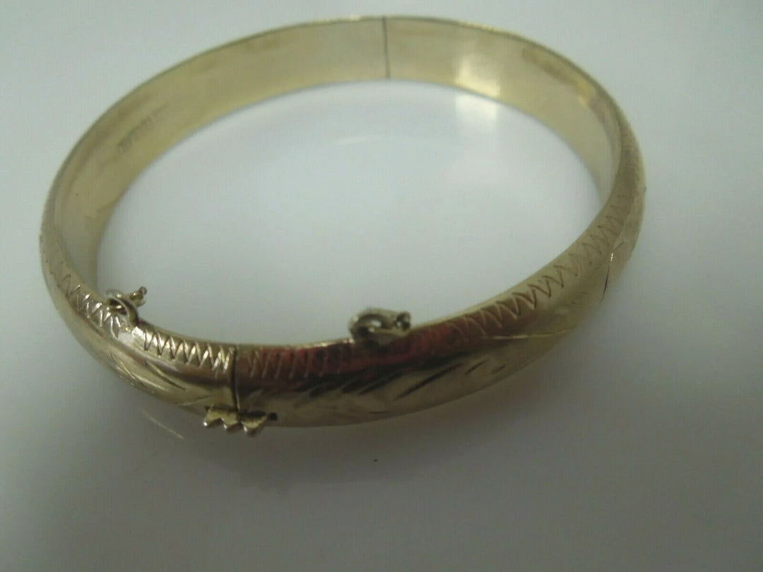 r151 Thailand Vintage Gold Tone Floral Etched Women Hinged Bangle