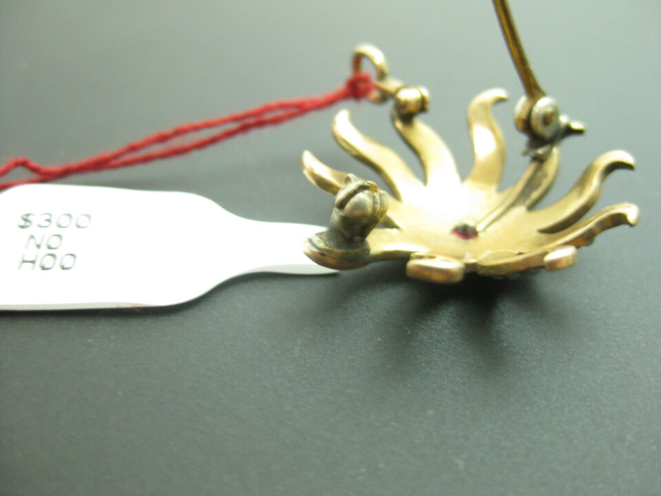 g264 beautiful 14kt Gold Starburst Brooch with Seed Pearls and a Center Ruby