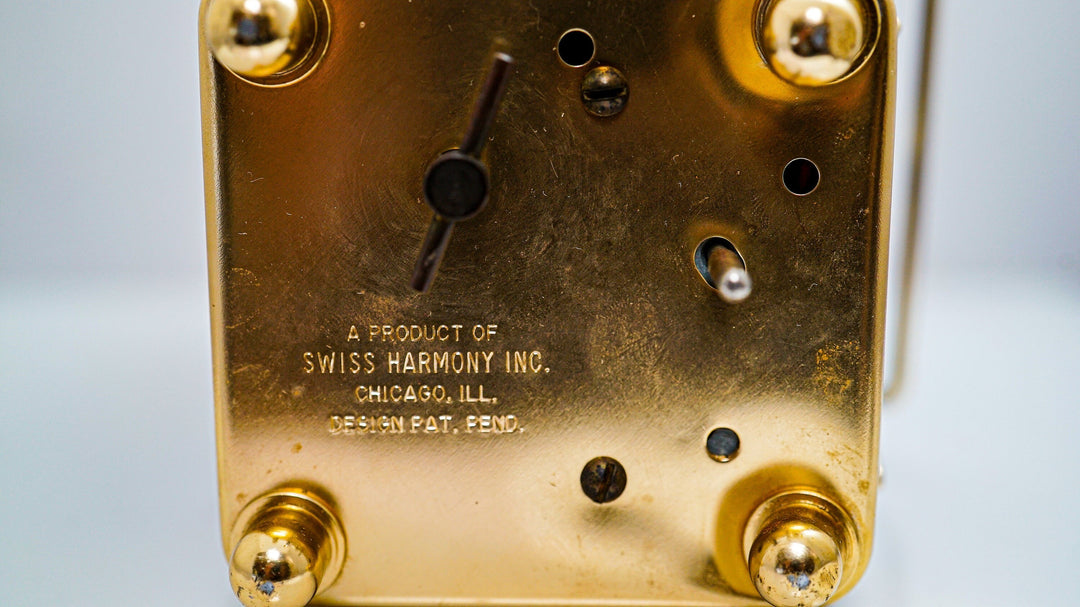 K465 Vintage Musical Whiskey Container