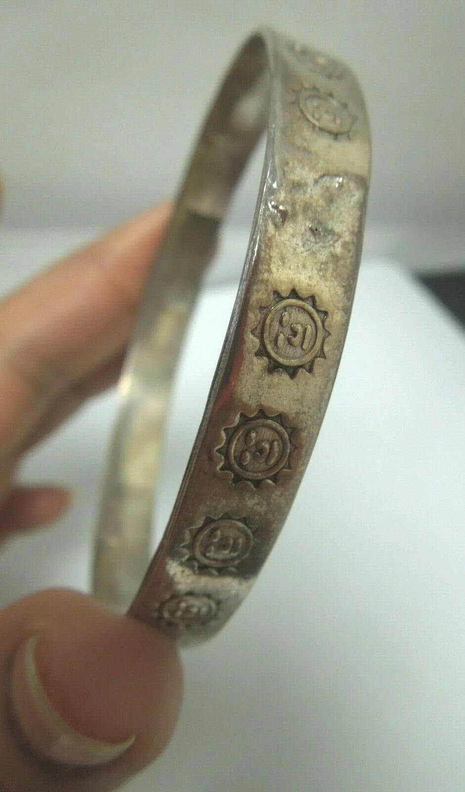 r152 Vintage Silvertone Etched Bangle Bracelet 9.5"