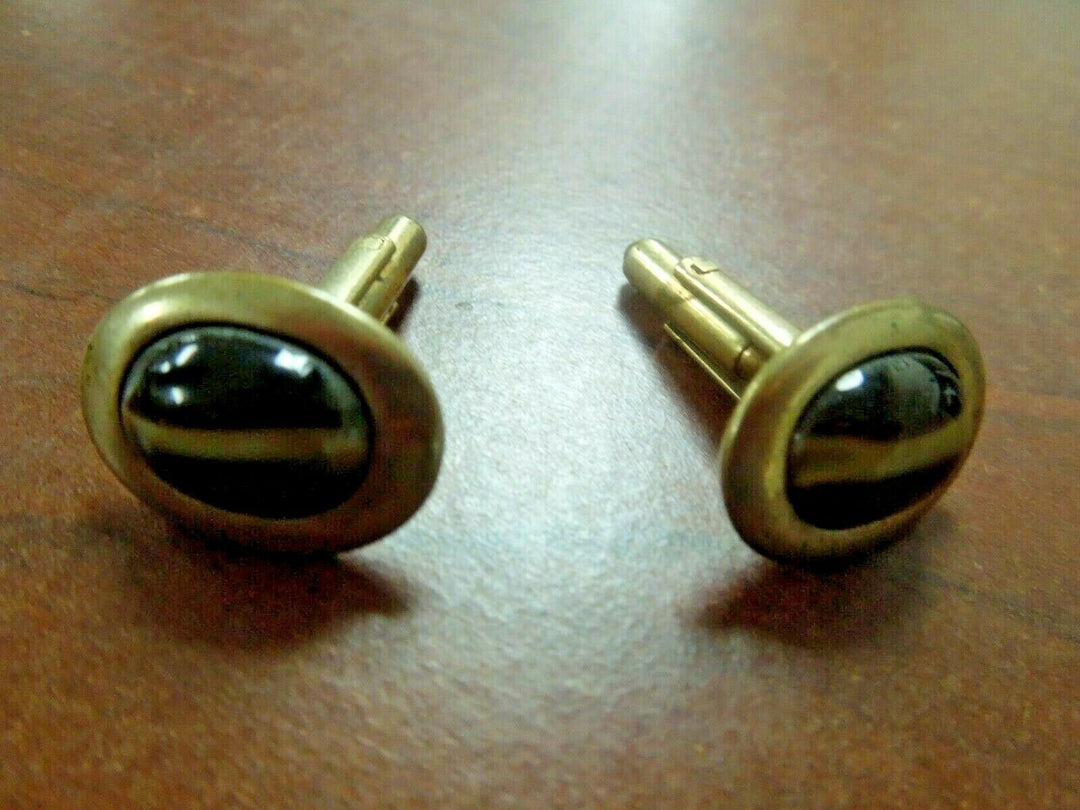 r094 Vintage Men's Oval Cufflink Gold Tone 9 g