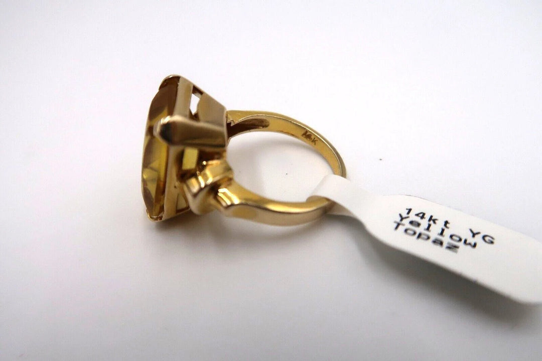 t345 Vintage Ladies 14kt Yellow Gold Yellow Gold Topaz Ring