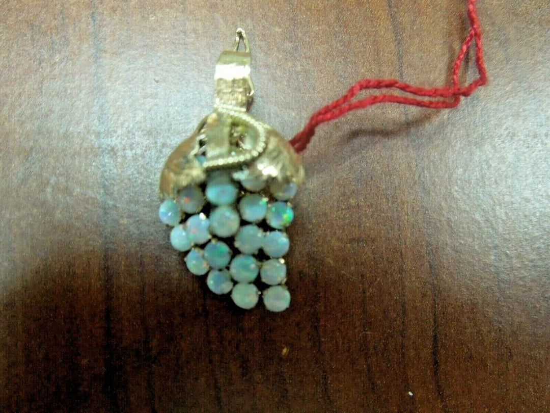 r115 14kt Yellow Gold Opal Pendant 4.4 g