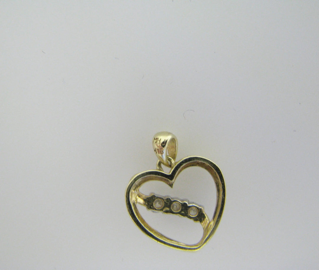 c130 Beautiful 10k Gold Heart Pendant with a Ribbon of 3 Diamonds Across