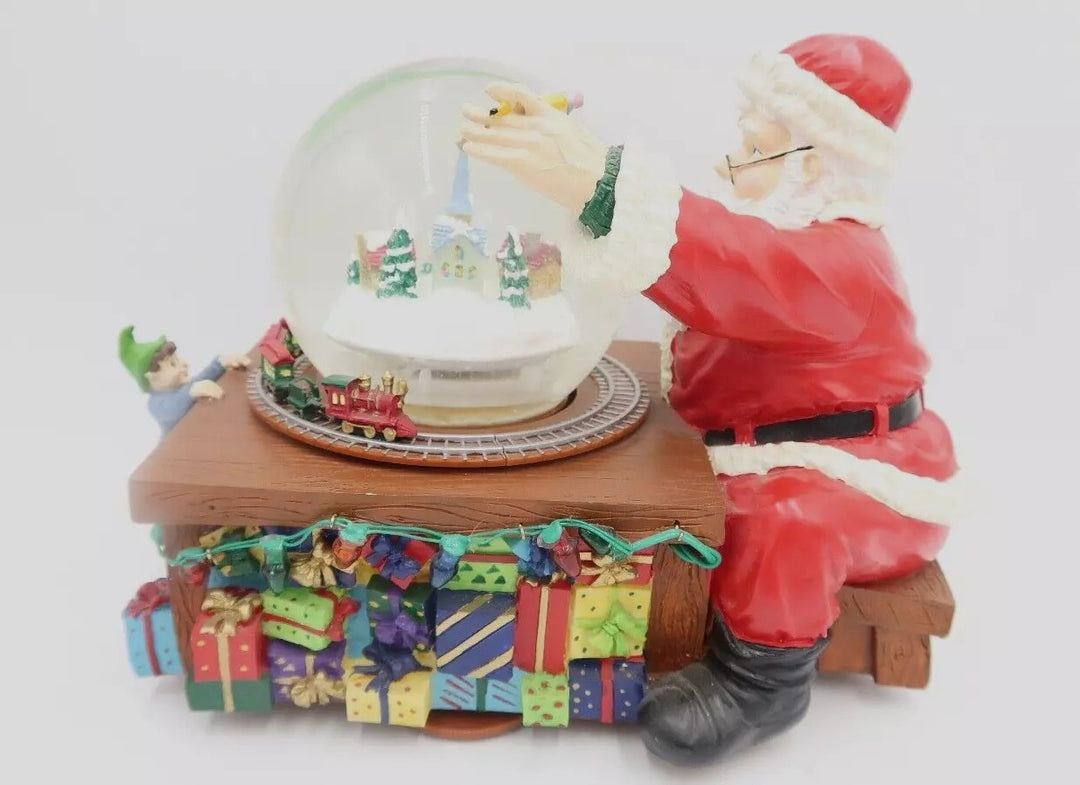 t482 Mr. Christmas Santa’s Workshop Snowglobe Musical Snowglobe