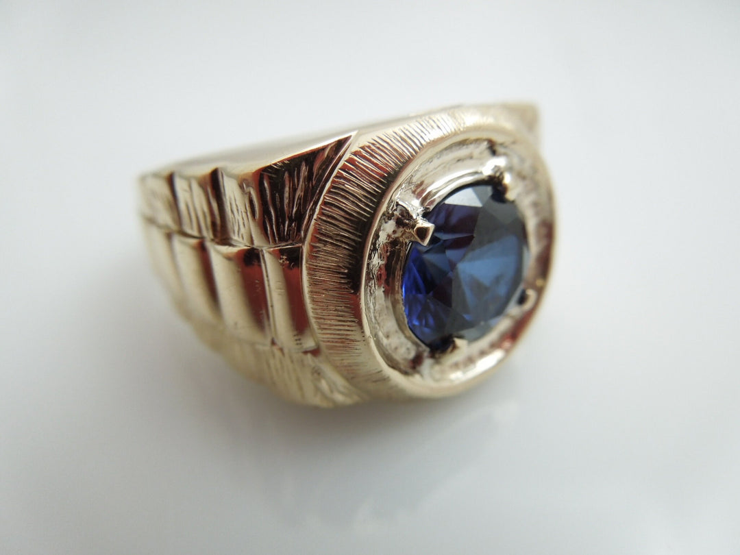 b429 Handsome Men's 14kt Yellow Gold Lab Created Sapphire Ring Size 9.25