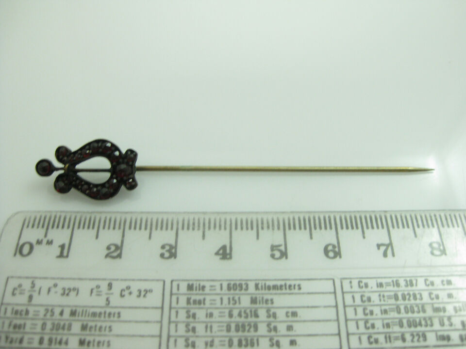 g253 Vintage Garnet 14kt Gold Pin
