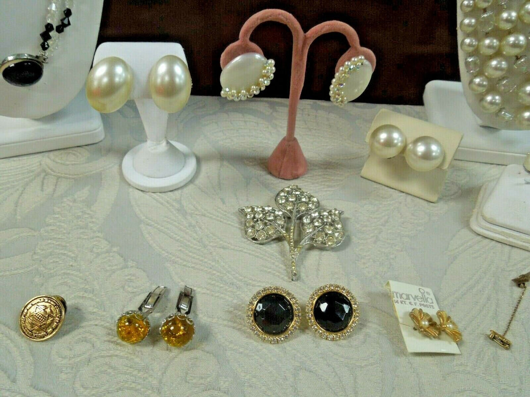r107 14 Piece Lot of Pearl ,Rhinestone,beads, Jewelry Necklace Set Brooches Earrings Vintage Jewelry Some Are Signed