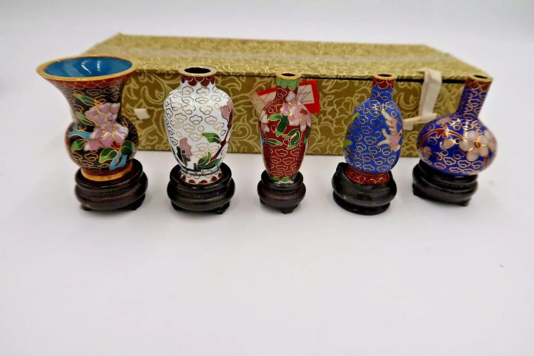 t374 Complete set 5 cloisonné vases with wooden support in Original box