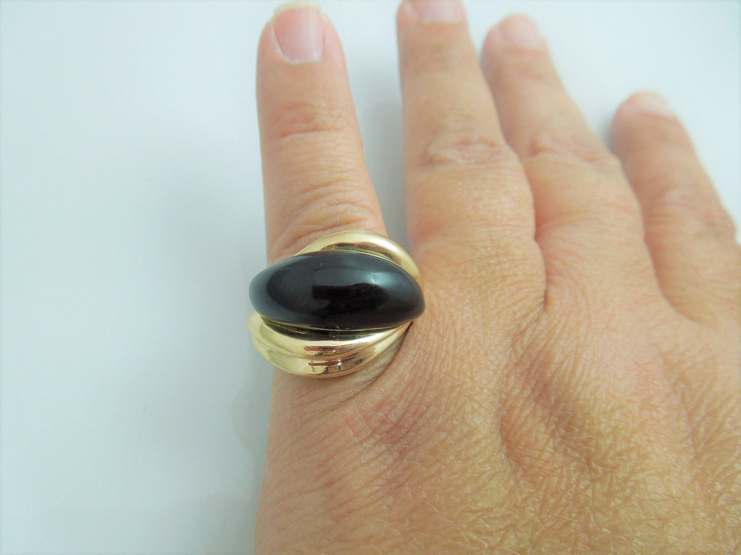 g861 Gorgeous Ladies 14kt Yellow Gold Domed Black Onyx Ring Size 5.5
