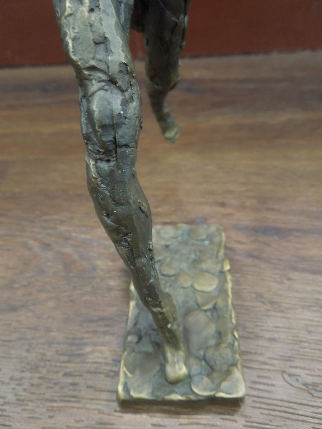 r129 Winkelen is UNIC Gelimiteerde uitgave 219 Zinc Statue of a Flemish Lady Who is Running Wearing Hat & a Bag Made In Belgium