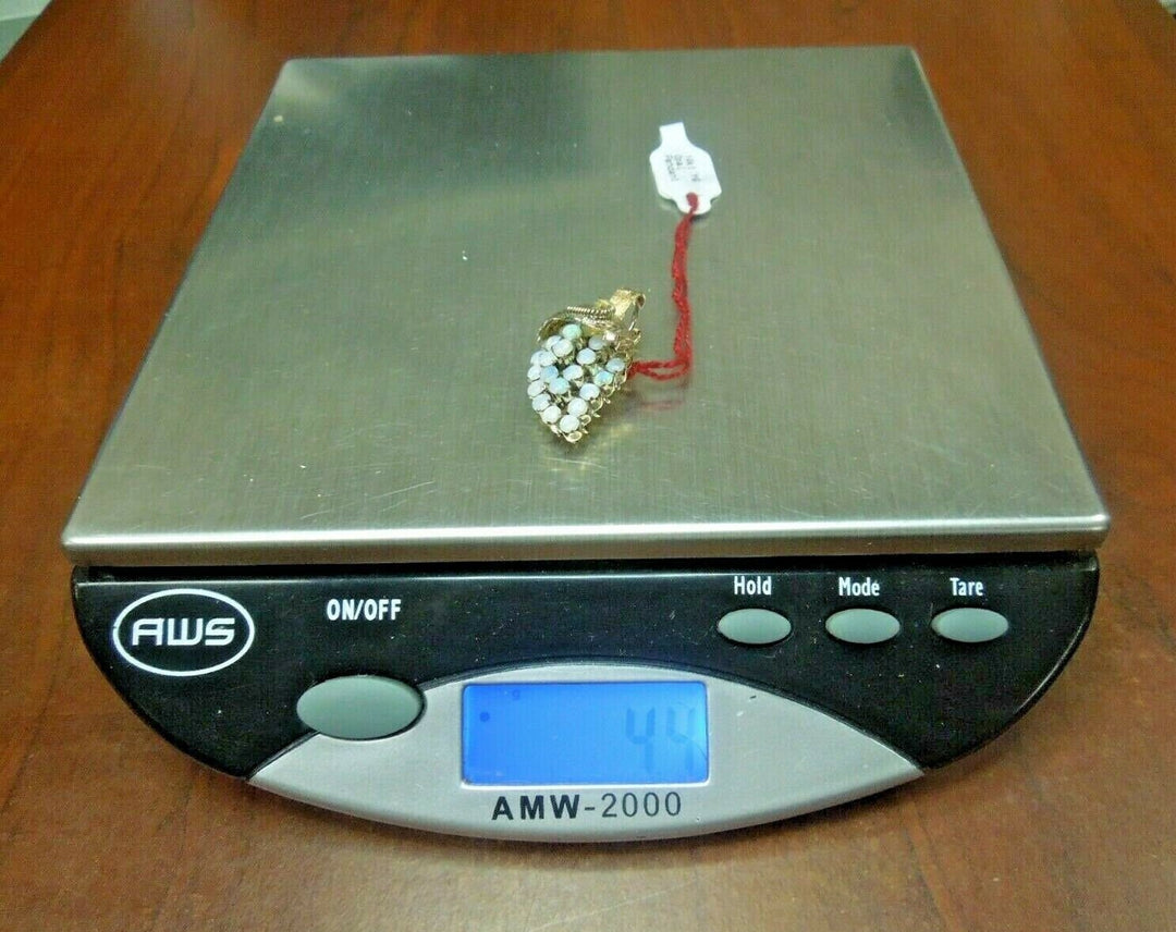 r115 14kt Yellow Gold Opal Pendant 4.4 g