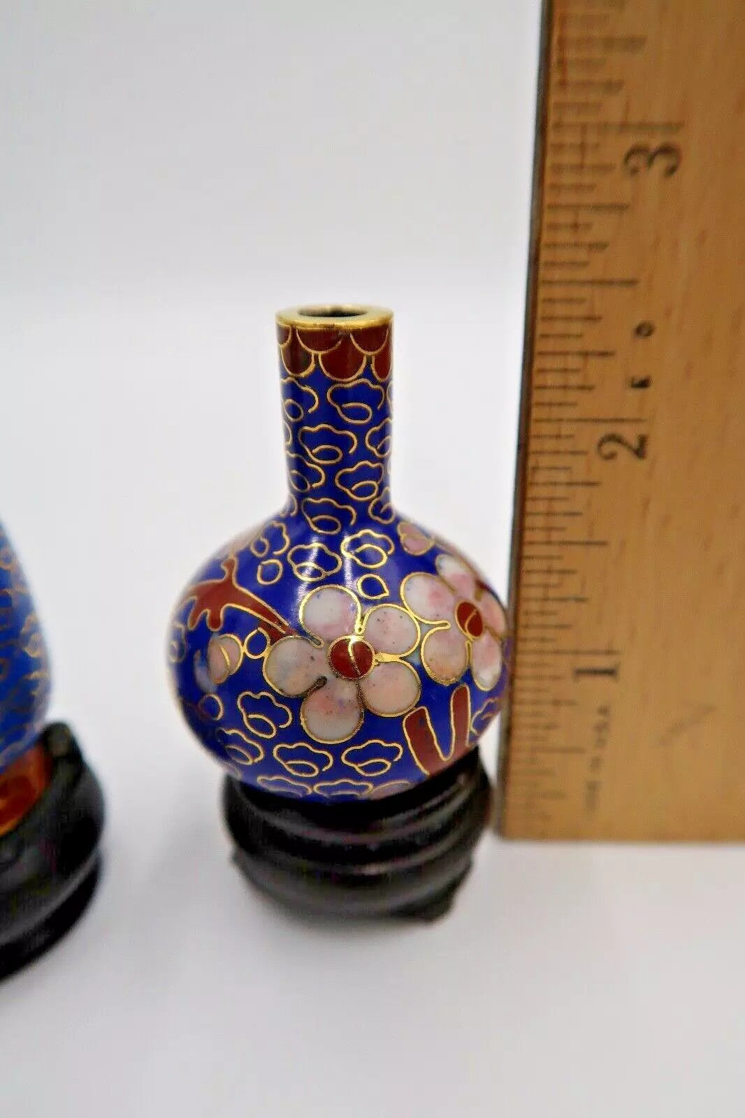 t374 Complete set 5 cloisonné vases with wooden support in Original box