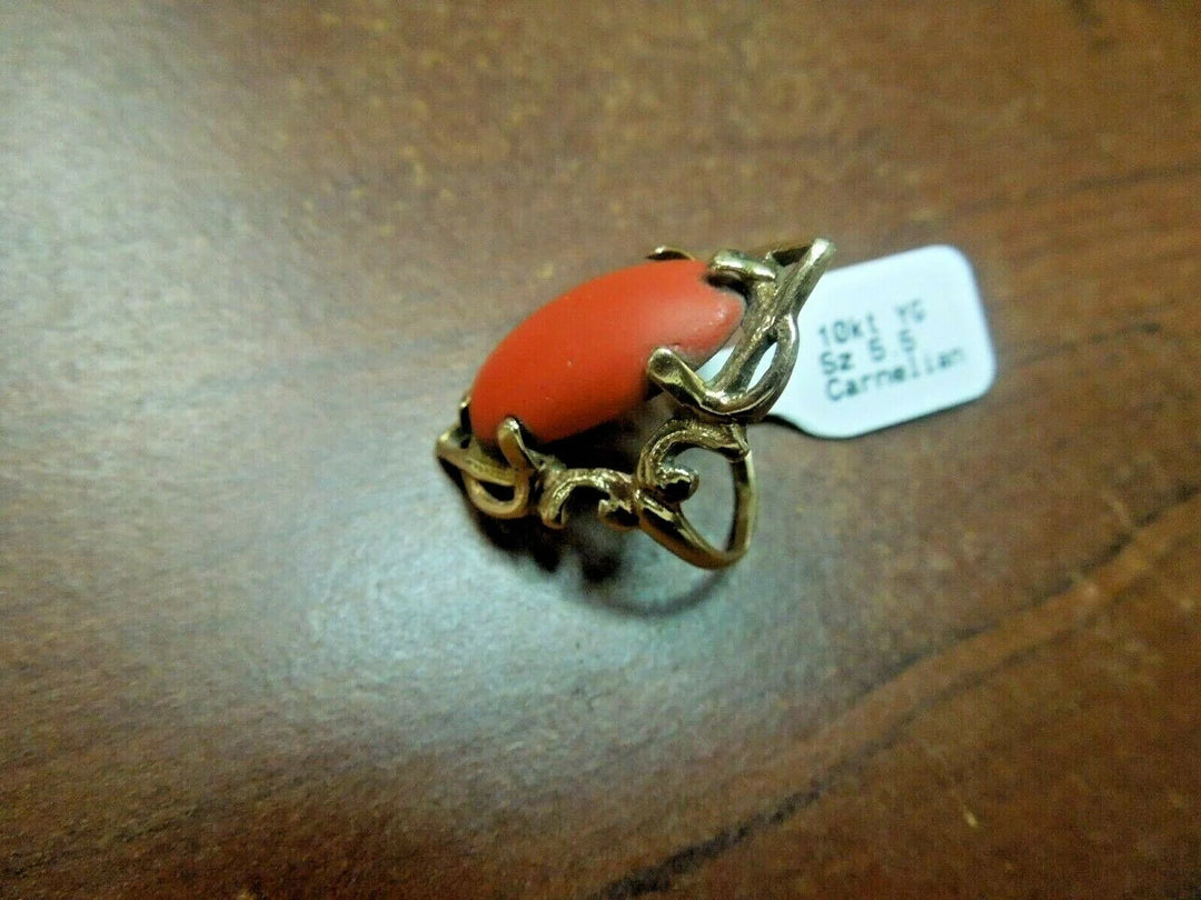 r113 Vintage 10kt Yellow Gold Coral Ring Size 5.5