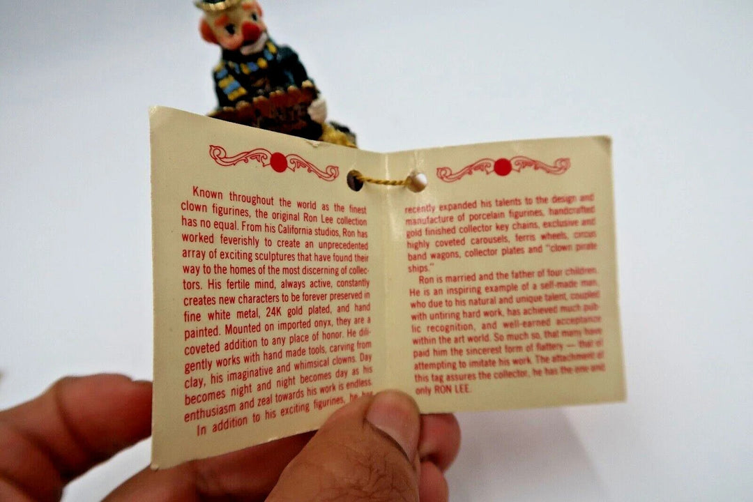 t369 Ron Lee 1987 Going Anywhere Hitchhiking Clown 24k & Hand Painted figurine