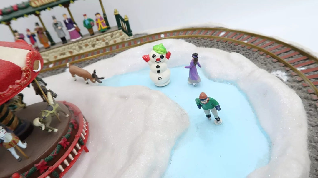 t487 Animated Mr Christmas Village Going Home for the Holidays Train Carousel
