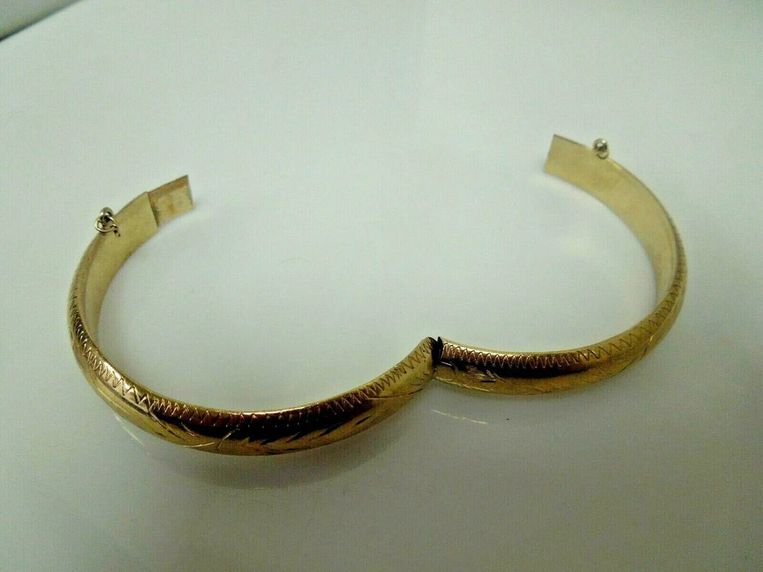 r151 Thailand Vintage Gold Tone Floral Etched Women Hinged Bangle
