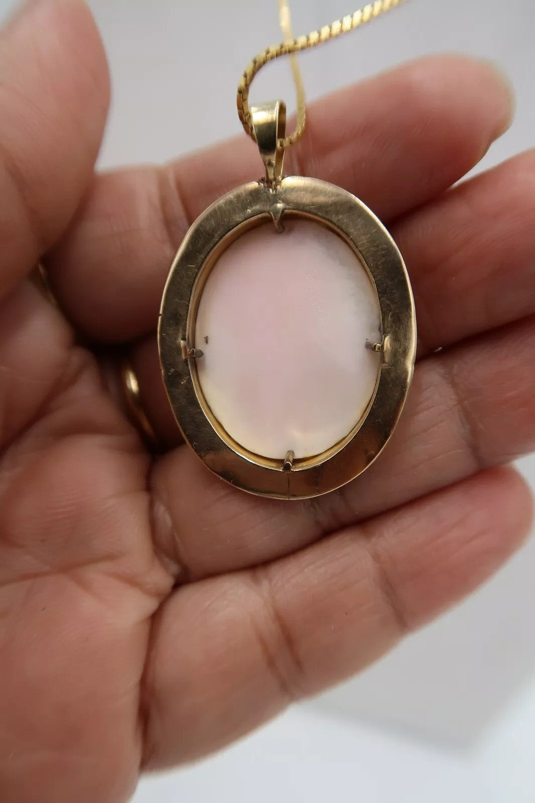 t380 10k/14k 18" Box Cameo Pendant Necklace