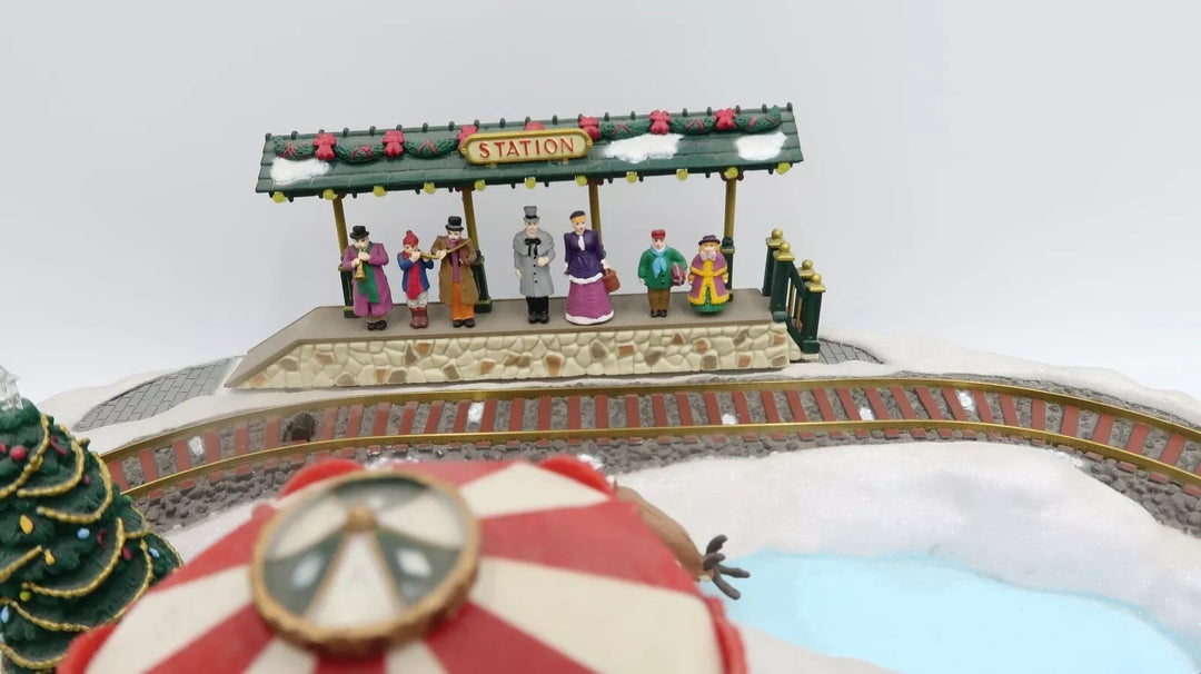 t487 Animated Mr Christmas Village Going Home for the Holidays Train Carousel