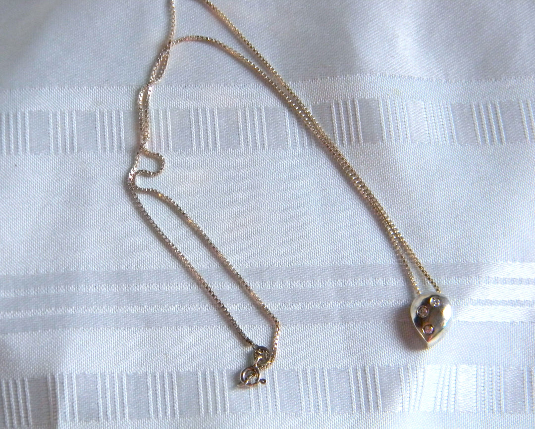 p485 Stunning Sterling Silver Pear Shaped Pendant and Box Chain