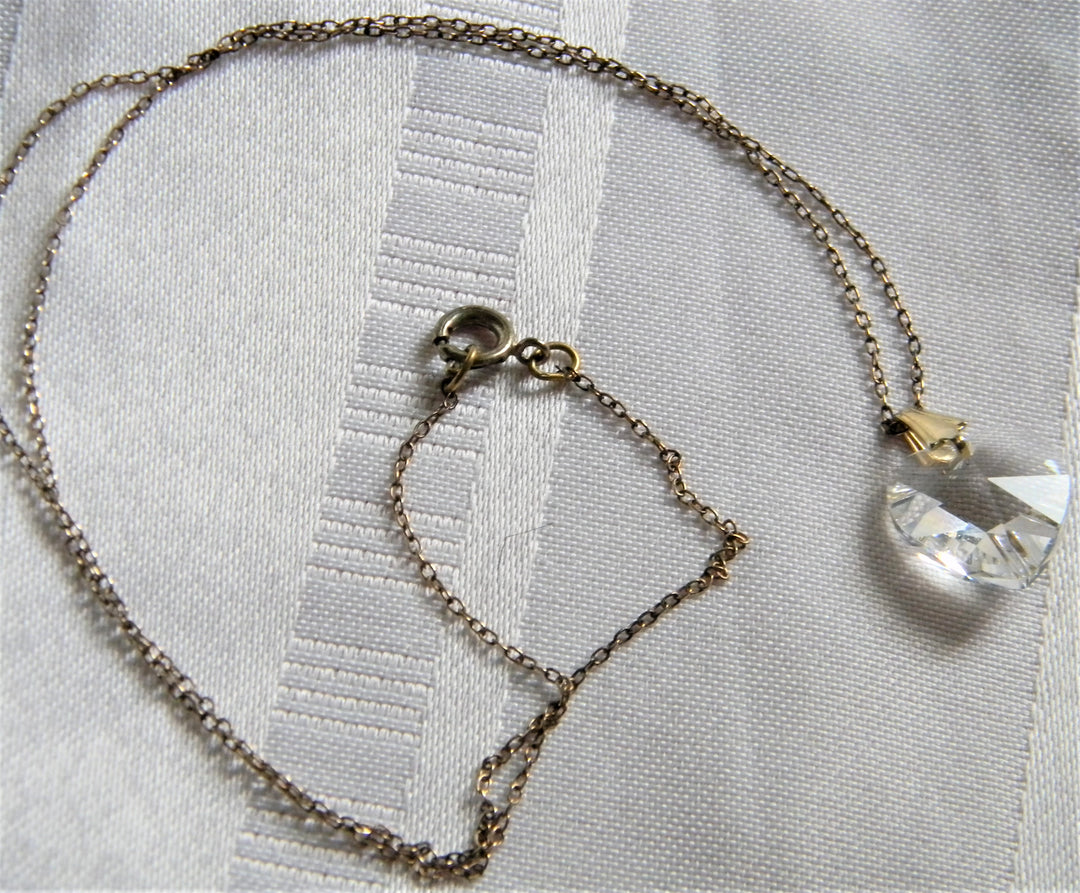 h843 Pretty Gold Tone Rolo Chain Necklace with Crystal Heart Pendant