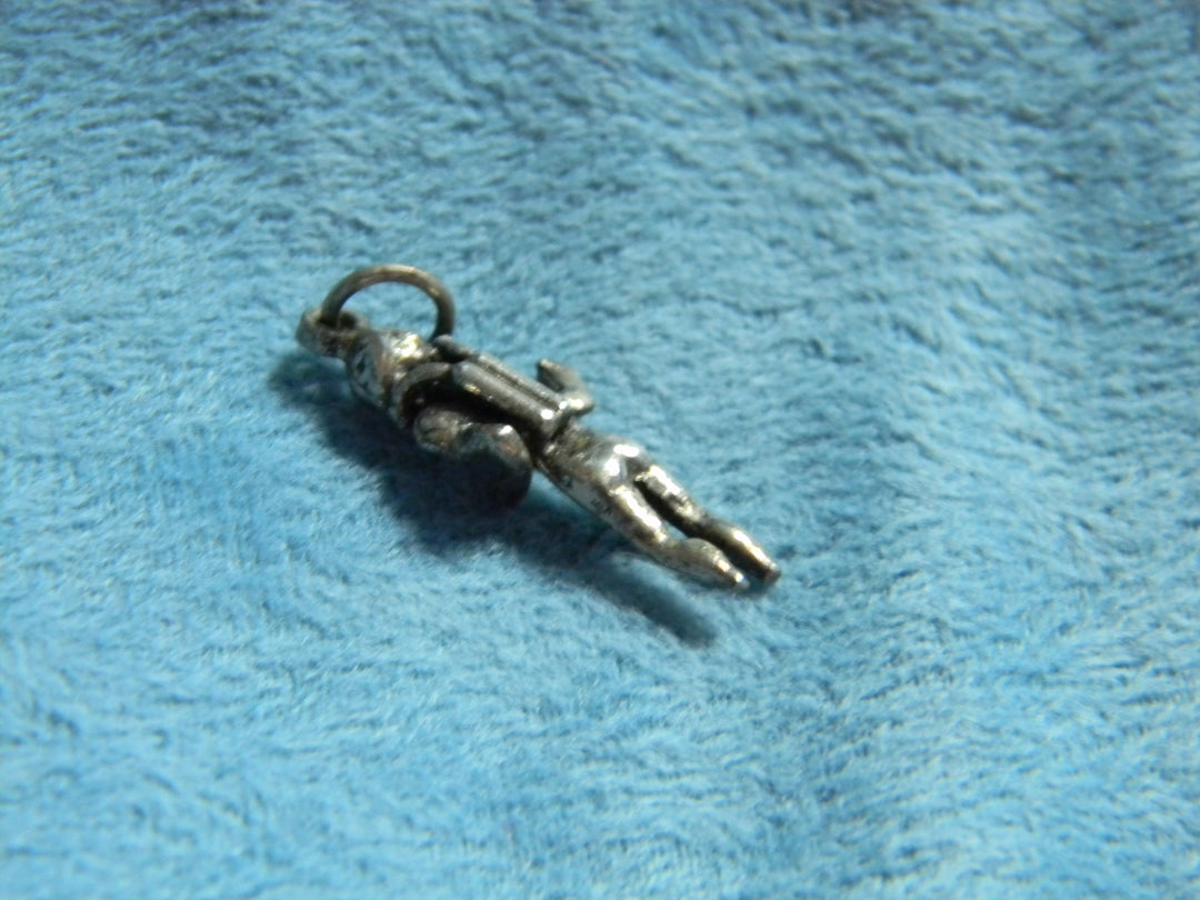 j887 Nice Vintage Scuba Diver Charm/ Pendant in Silver Tone