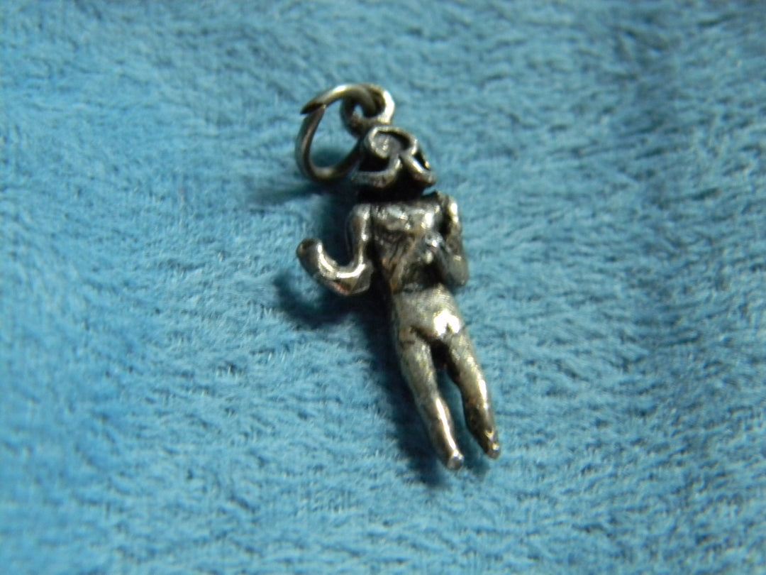 j887 Nice Vintage Scuba Diver Charm/ Pendant in Silver Tone