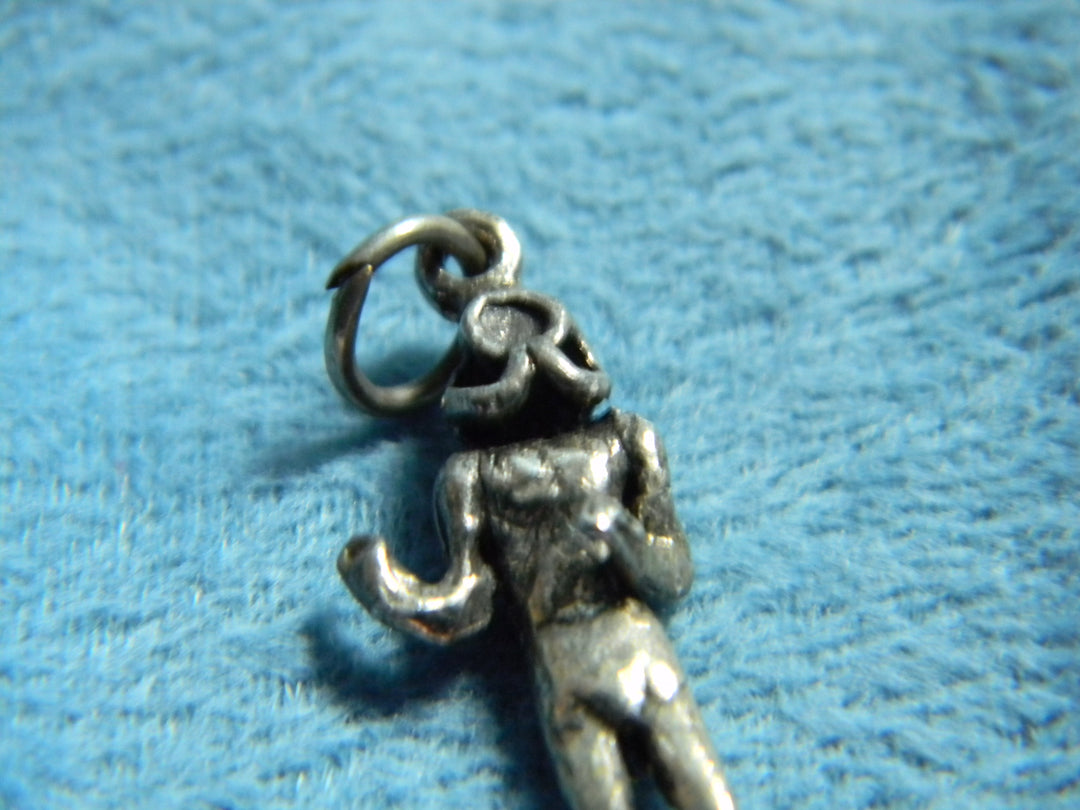 j887 Nice Vintage Scuba Diver Charm/ Pendant in Silver Tone