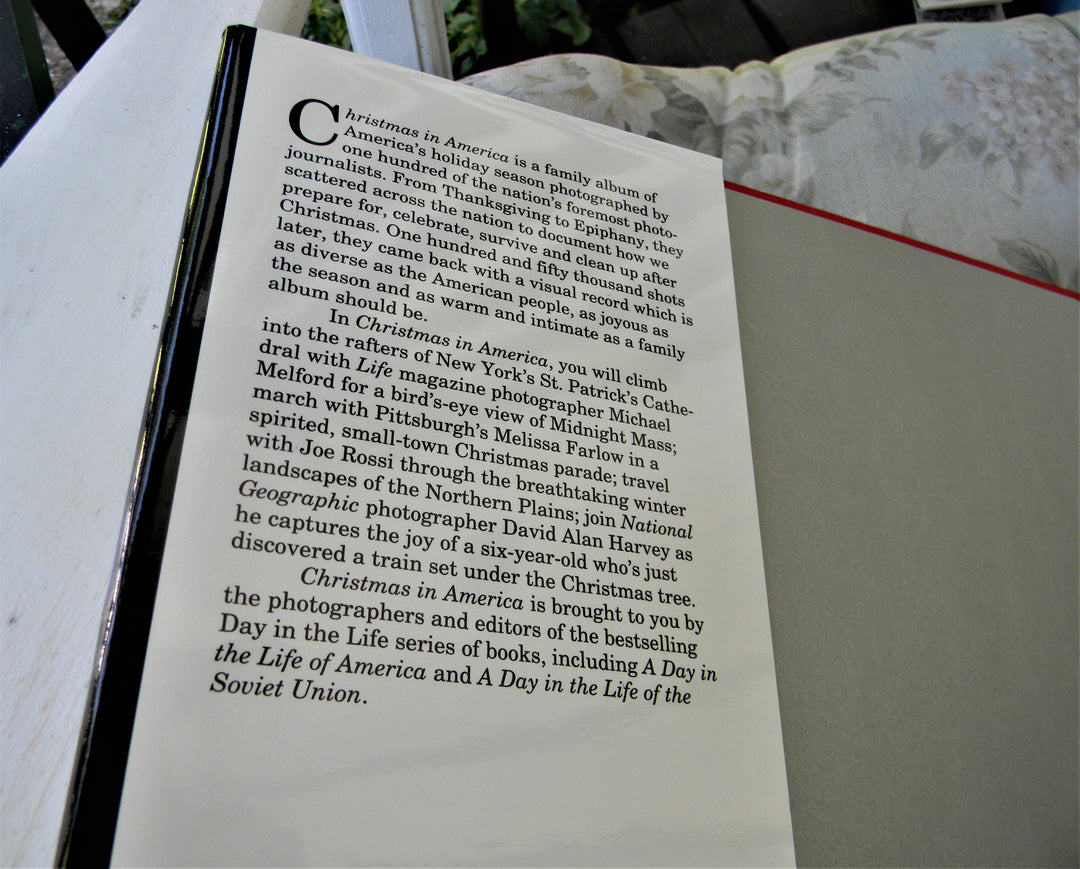 j895 Vintage Book 1988 Christmas in America Photographs of Christmas Season