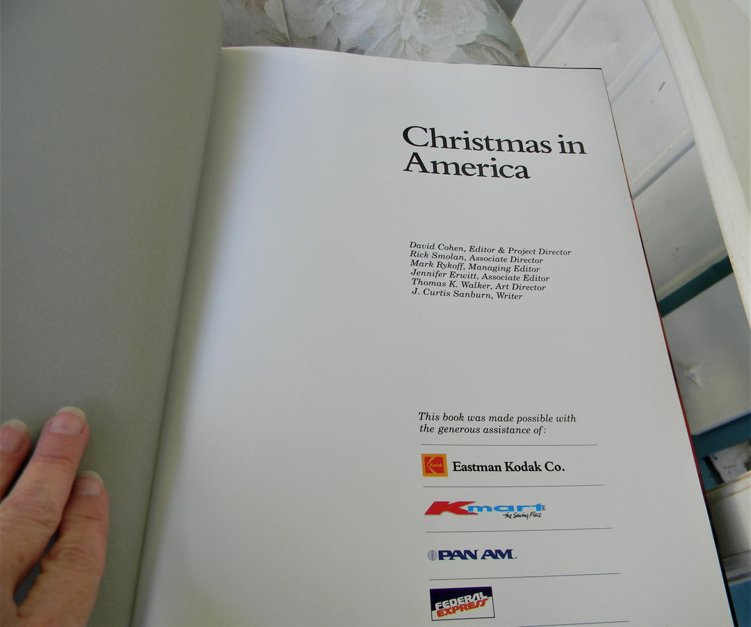 j895 Vintage Book 1988 Christmas in America Photographs of Christmas Season