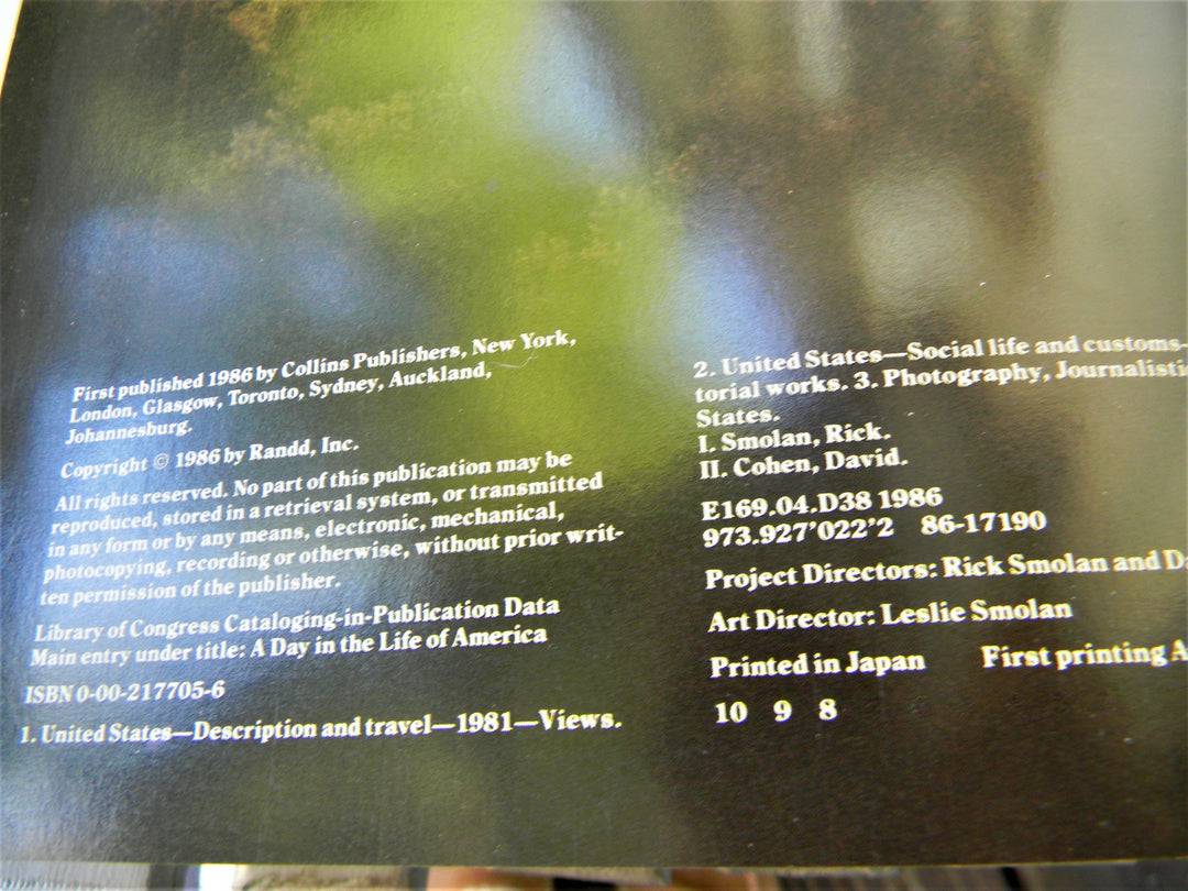 j896 Vintage Book 1986 A Day in the Life of America Photographic Book