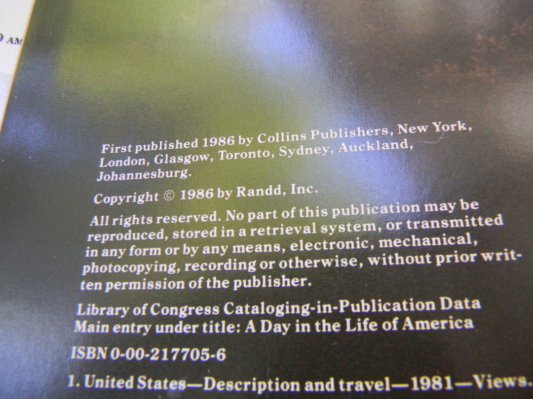 j896 Vintage Book 1986 A Day in the Life of America Photographic Book