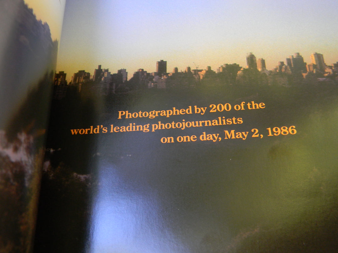 j896 Vintage Book 1986 A Day in the Life of America Photographic Book