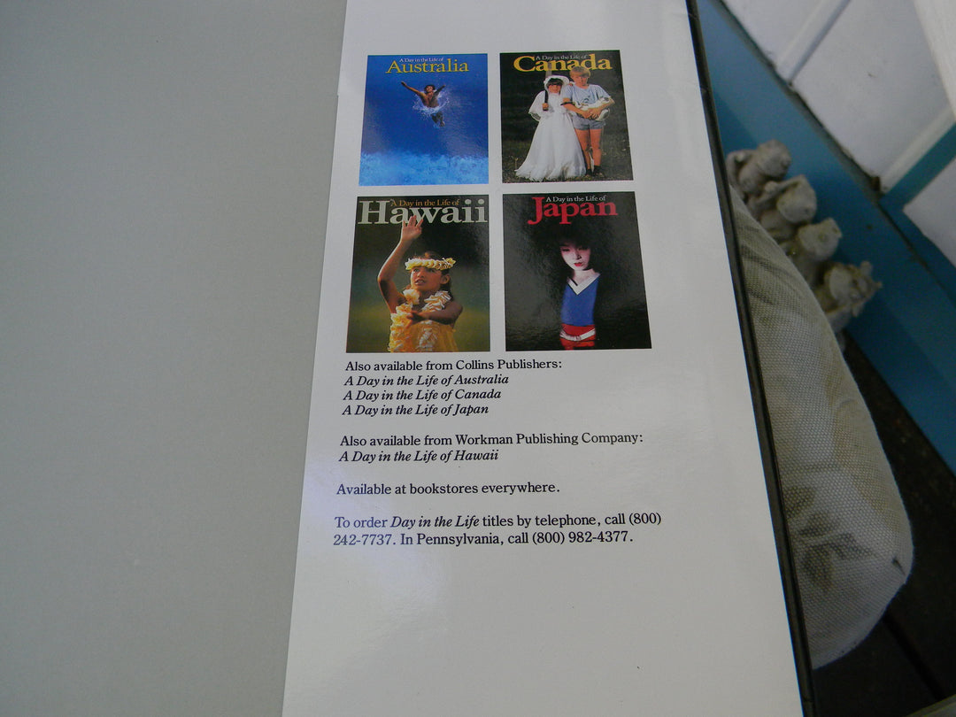 j896 Vintage Book 1986 A Day in the Life of America Photographic Book