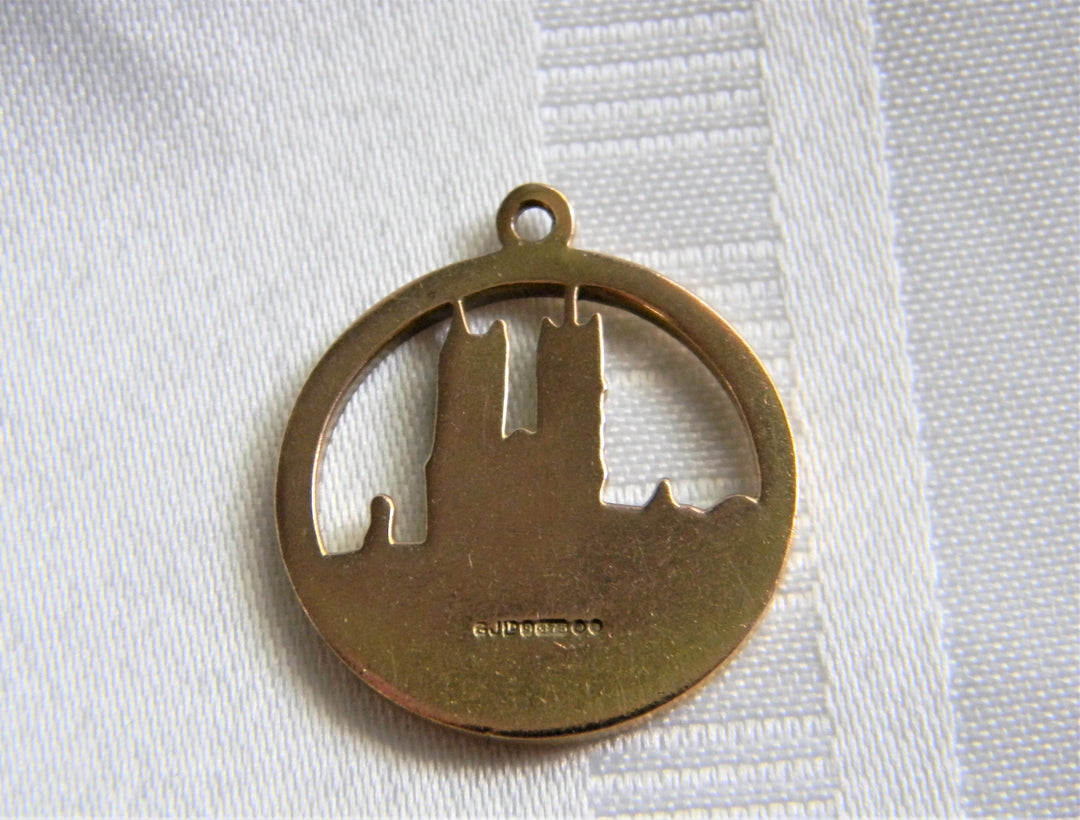 p192 Lovely 9k Yellow Gold Westminister Abby Charm or Pendant
