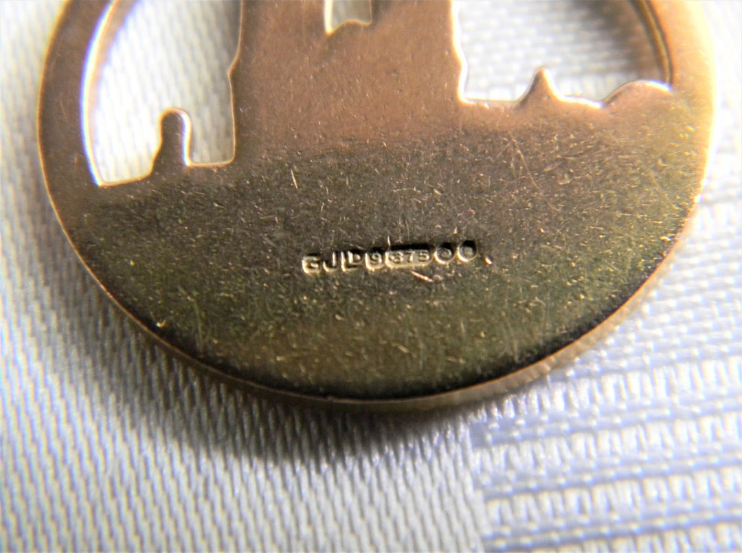 p192 Lovely 9k Yellow Gold Westminister Abby Charm or Pendant