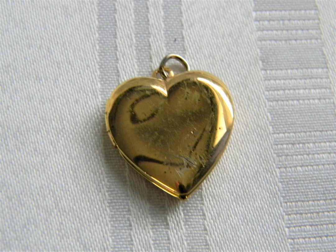 p359 Lovely Preowned Polished Heart locket - Gold Filled