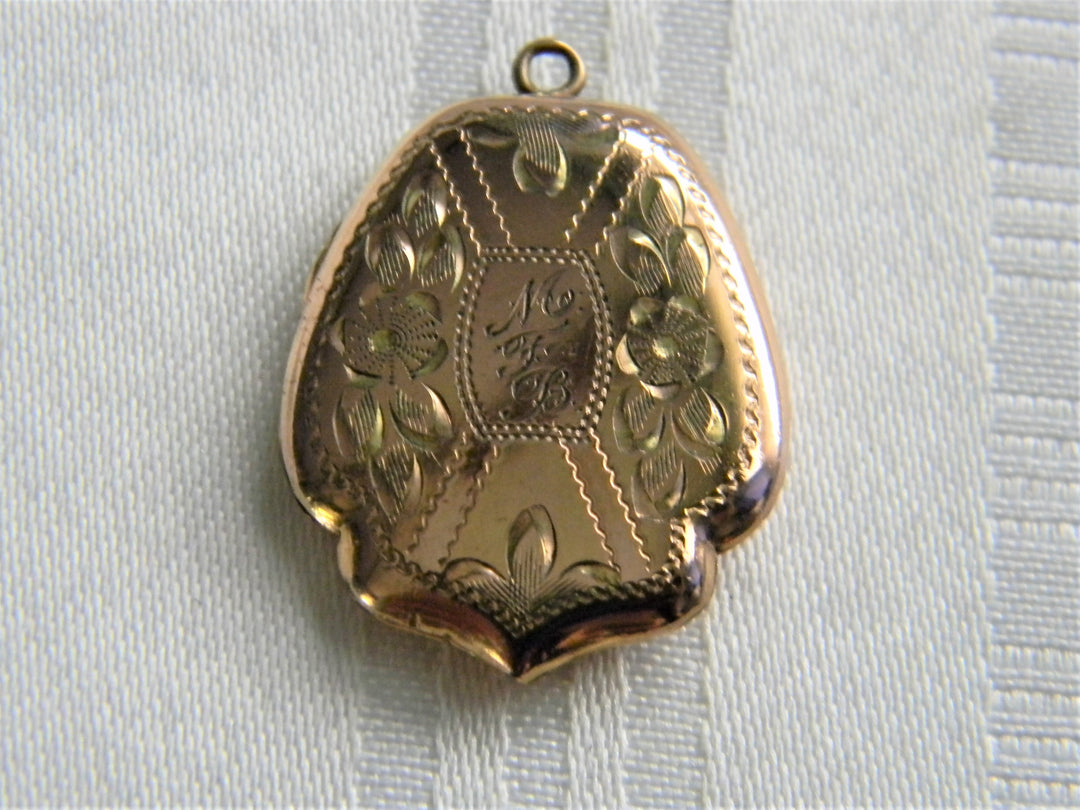 p358 Lovely Vintage Etch and Engraved Rectangle Locket Gold Filled