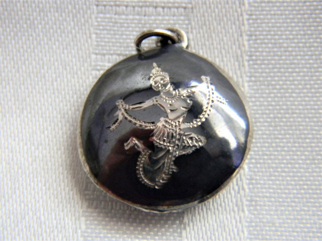 p367 Vintage Siam Sterling Niello Gray Enamel Round Pendant