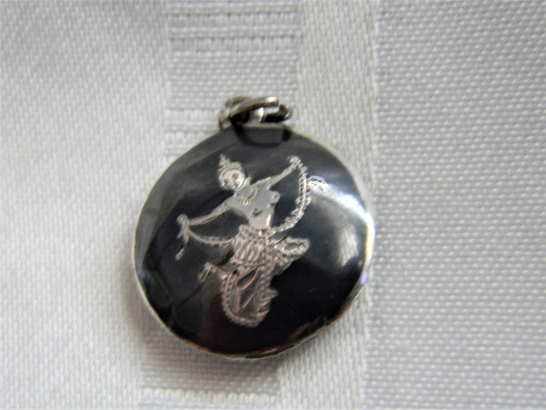 p367 Vintage Siam Sterling Niello Gray Enamel Round Pendant