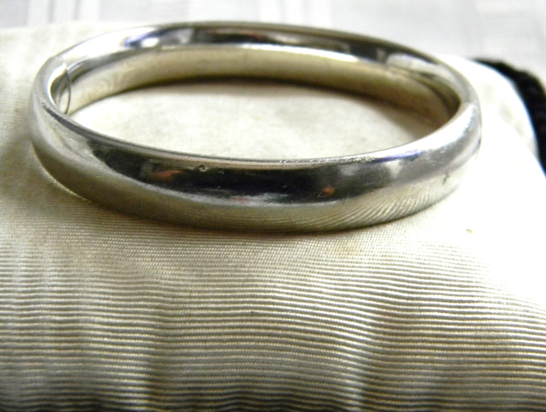 p385 Pretty Hinged Sterling Silver Bangle Bracelet, Embossed Design by Craftmere