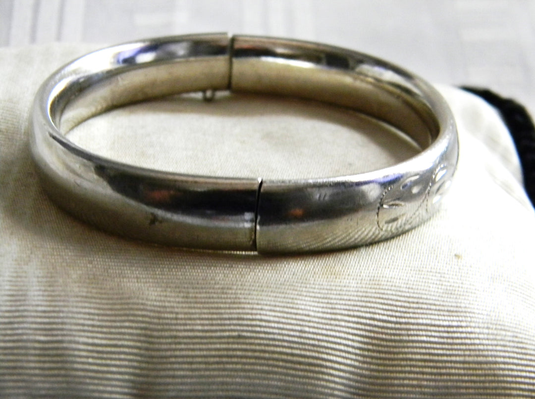 p385 Pretty Hinged Sterling Silver Bangle Bracelet, Embossed Design by Craftmere