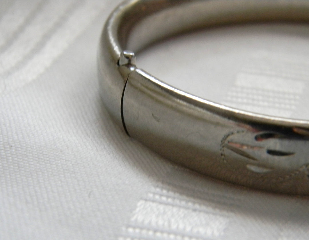 p385 Pretty Hinged Sterling Silver Bangle Bracelet, Embossed Design by Craftmere