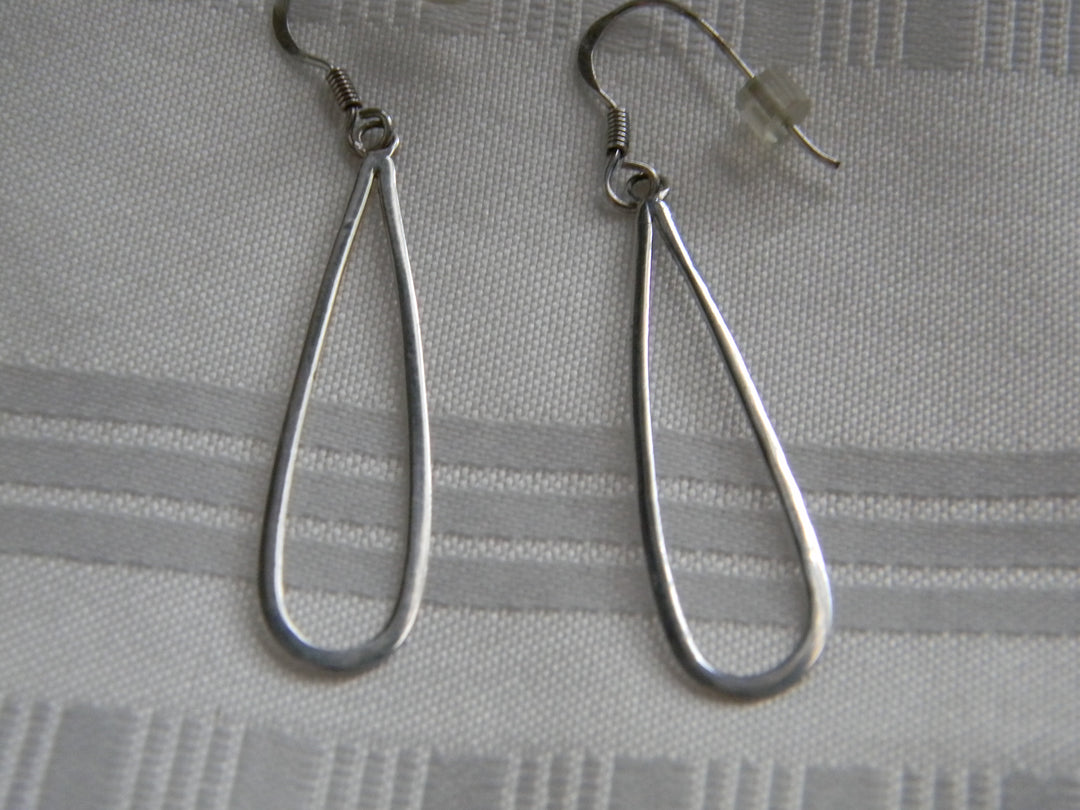 p394 Lovely Simple Silver Tear Drop Dangle Earrings