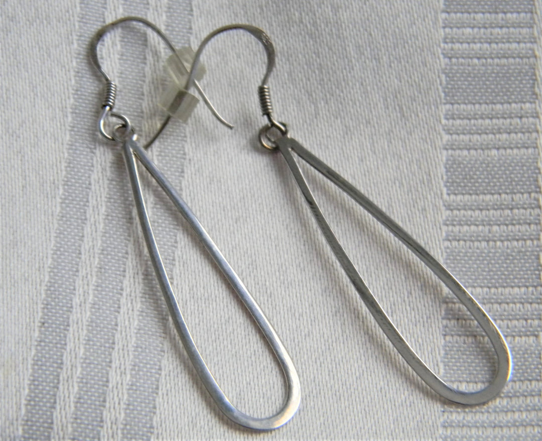 p394 Lovely Simple Silver Tear Drop Dangle Earrings