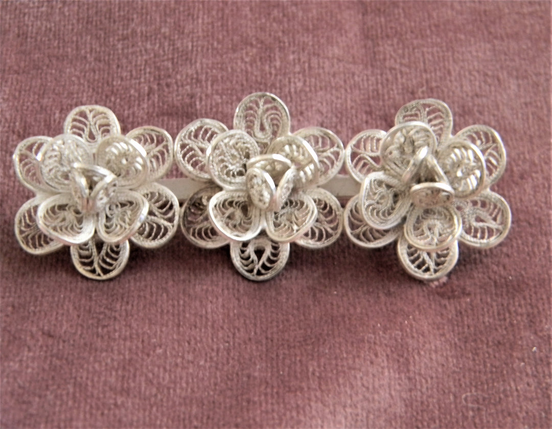 p397 Vintage Silver Filigree Trio of Flowers Brooch