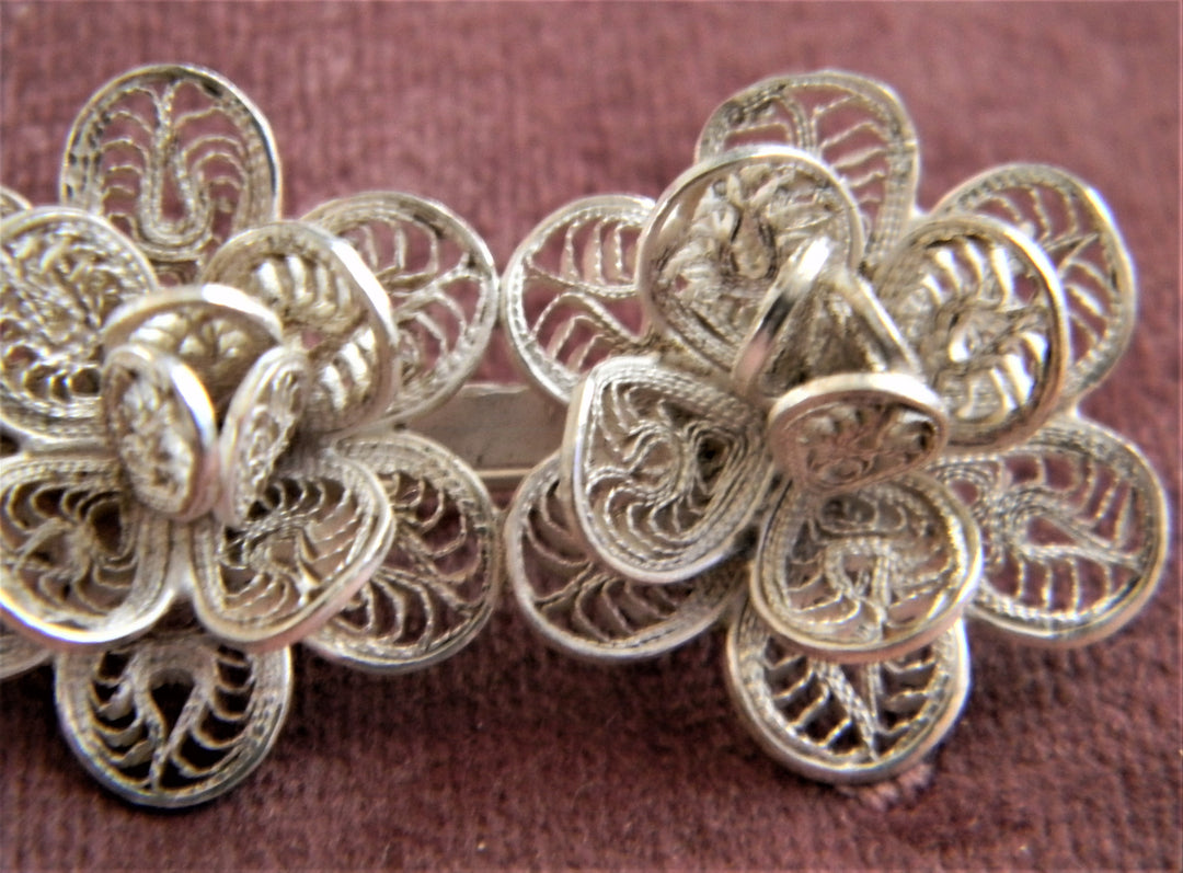 p397 Vintage Silver Filigree Trio of Flowers Brooch