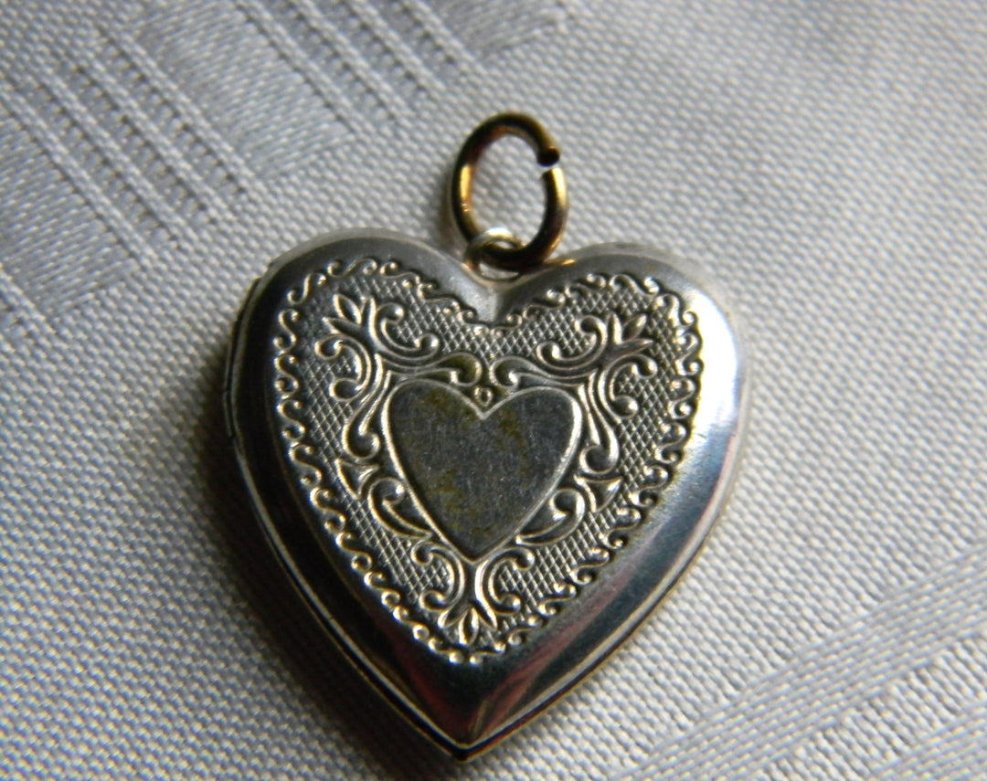 p464 Unique Heart Locket Filigree Design Silver Pendant (No chain)