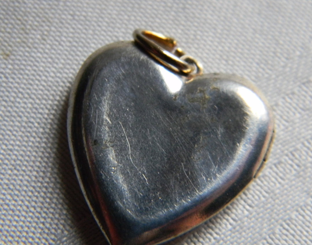 p464 Unique Heart Locket Filigree Design Silver Pendant (No chain)